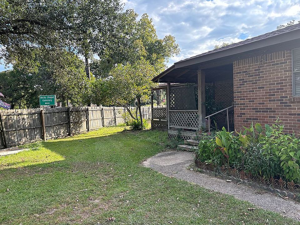 Front yard with big porch 