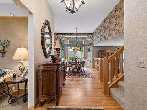 3rd image of 16318 Grinnell Cir