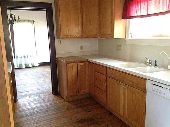 3rd image of 610 N Saint Joseph St