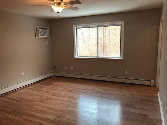 4th image of 55 Dell St #1