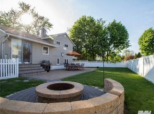 57 Narcissus Ave, Hicksville, NY 11801