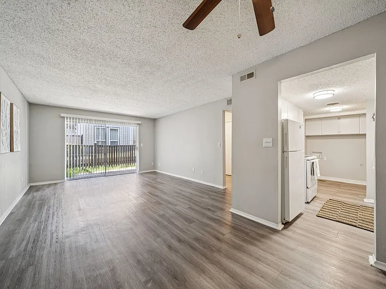 Cedar Park Apartments — Photo 9