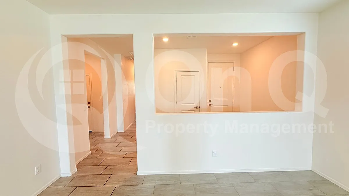 3 bed, 2.0 bath, 1849 sqft, $2,299 — Photo 4