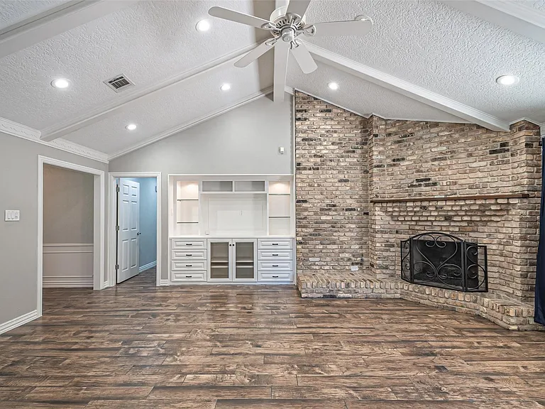 17615 Swansbury Dr — Photo 14