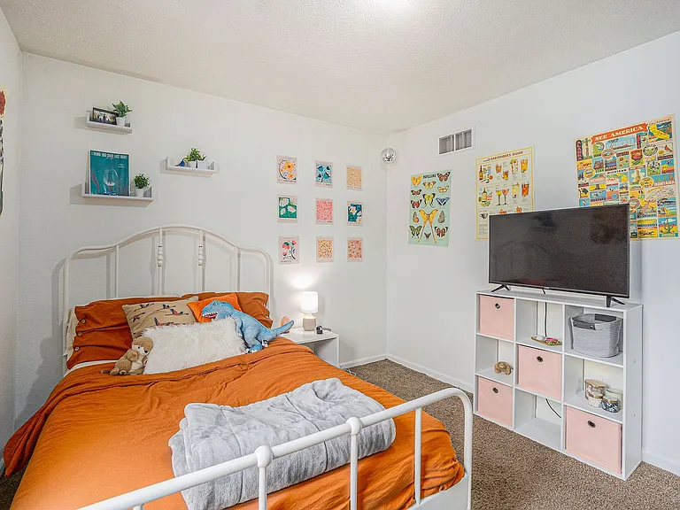West Campus Village (West Campus Village Townhomes LLC) — Photo 42