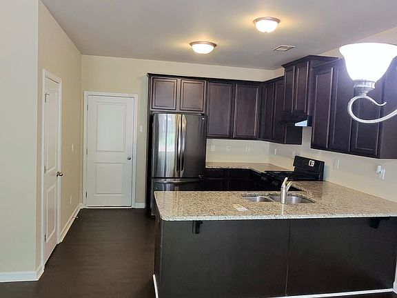 5th image of 107 Worthing Ln