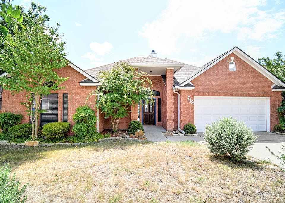 1st image of 719 Oak Hollow Dr