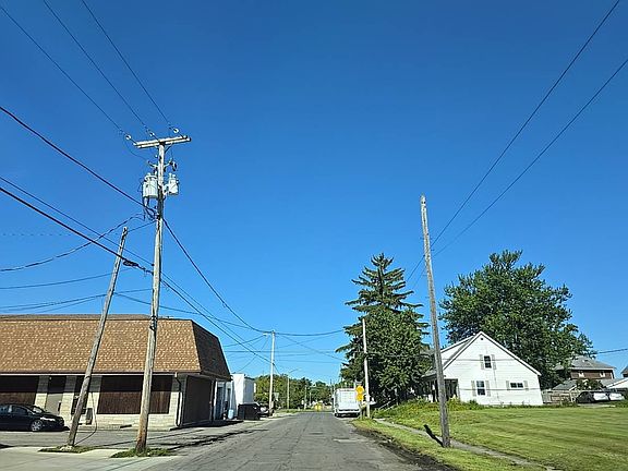 4th image of 1226 W Wayne St