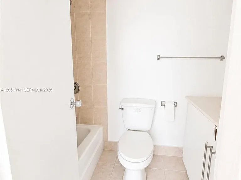 2020 NE 135th St #710 — Photo 11