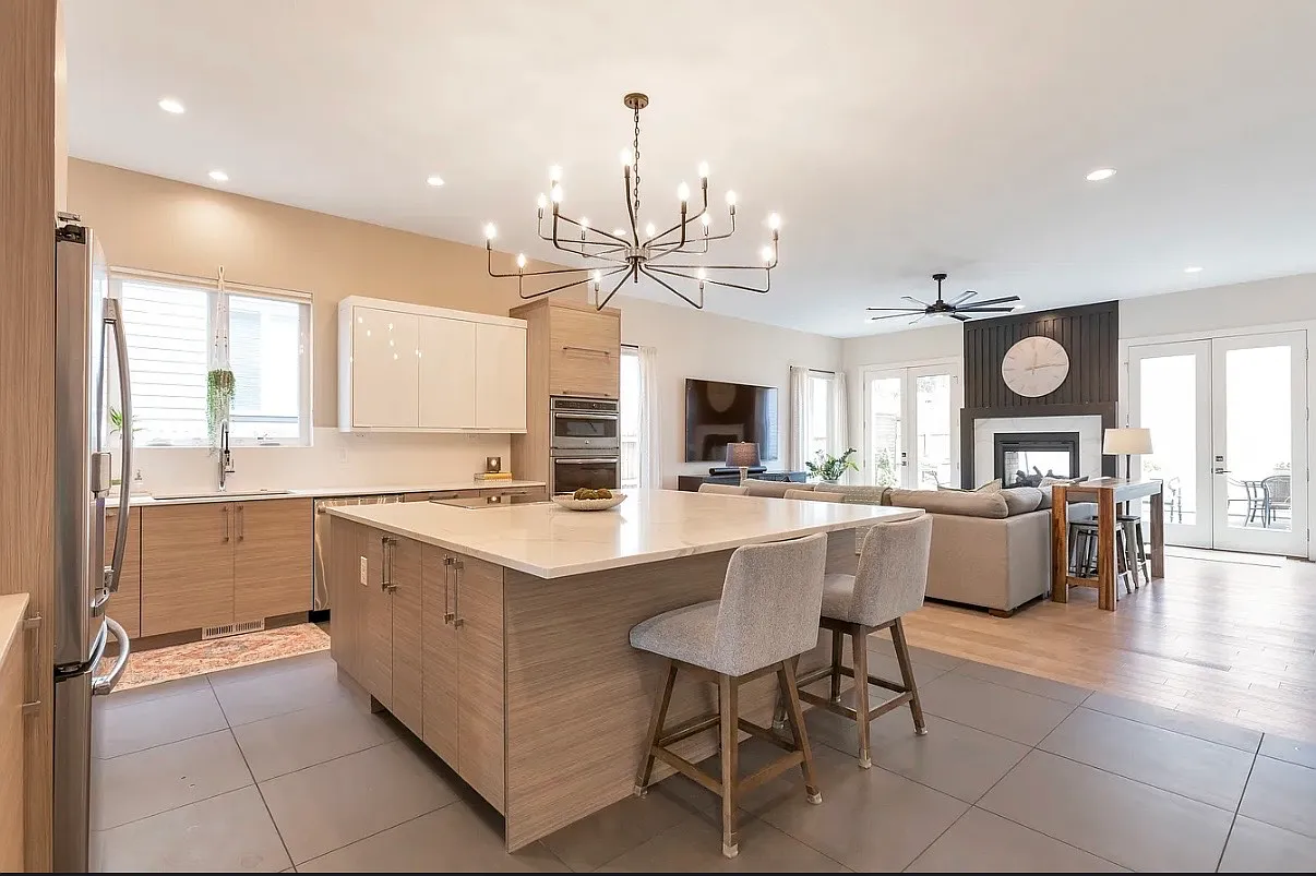 5 bed, 4868 sqft, $6,500 — Photo 3