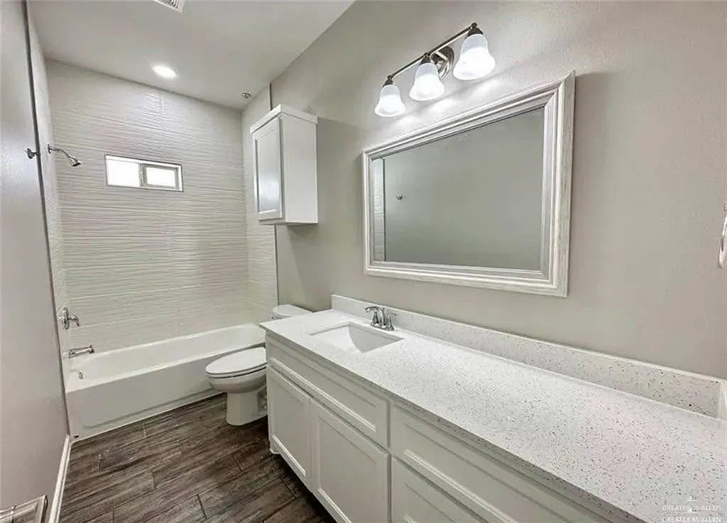 3 bed, 2.0 bath, 3988 sqft, $1,200 — Photo 4