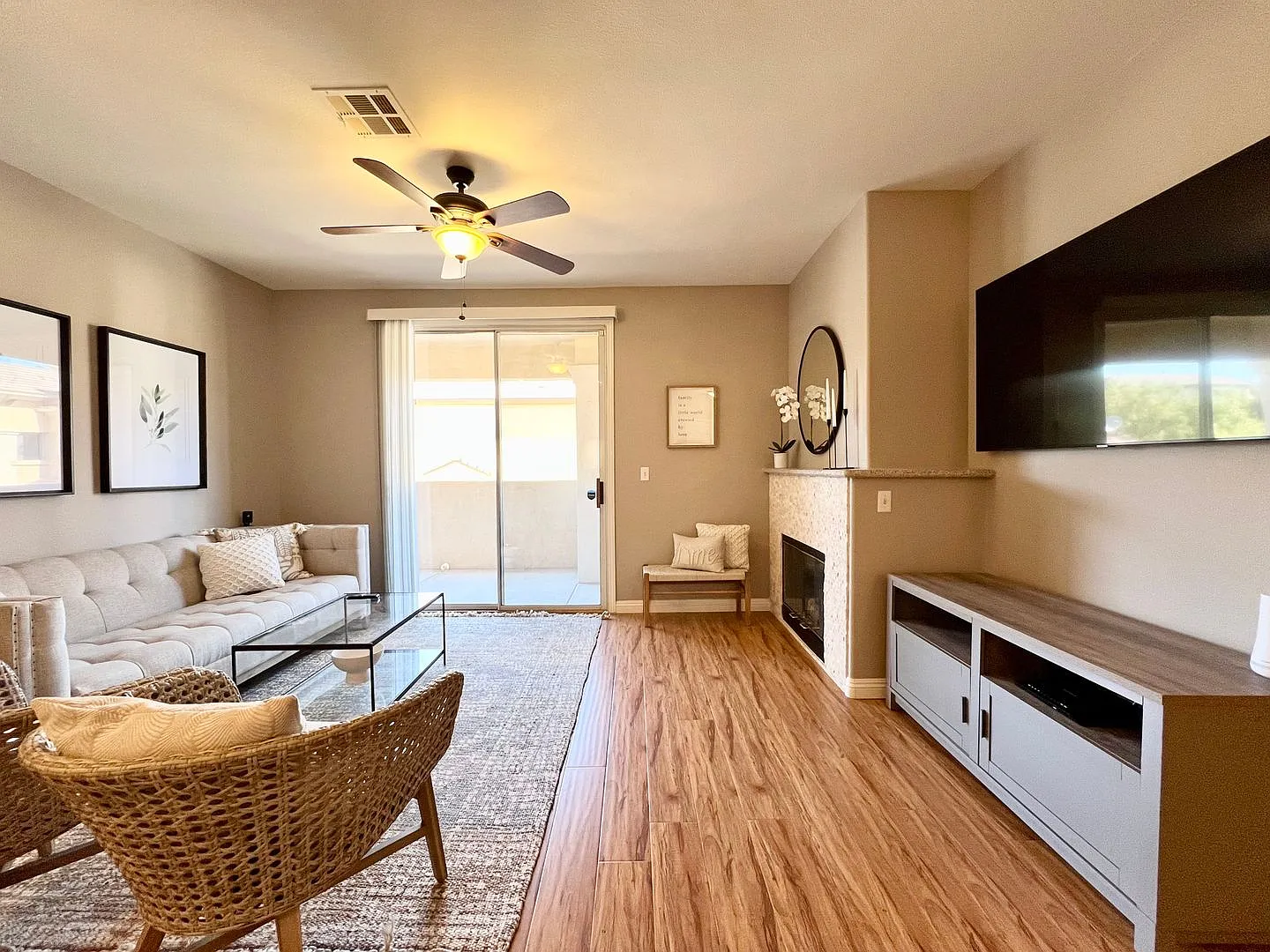Charming Furnished 3bd/2ba Condo W/ 2-Car Garage! New Flooring! — Photo 3