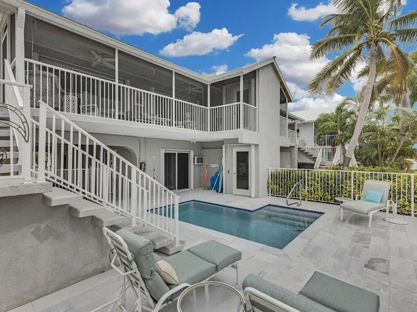 651 9th St, Key Colony Beach, FL 33051