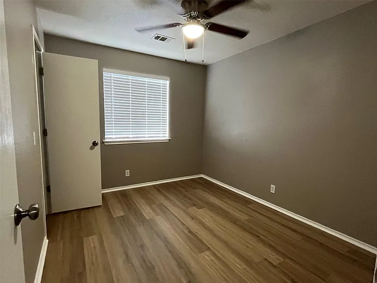 15106 Chamberlain Ct — Photo 28