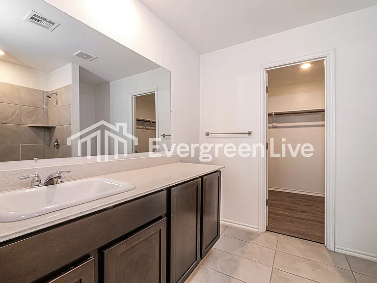 10900 SW 22nd St — Photo 11