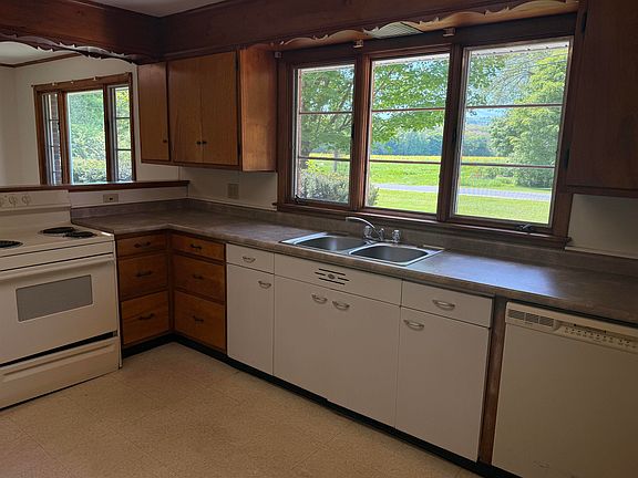 3rd image of 298 Governor Hunt Road