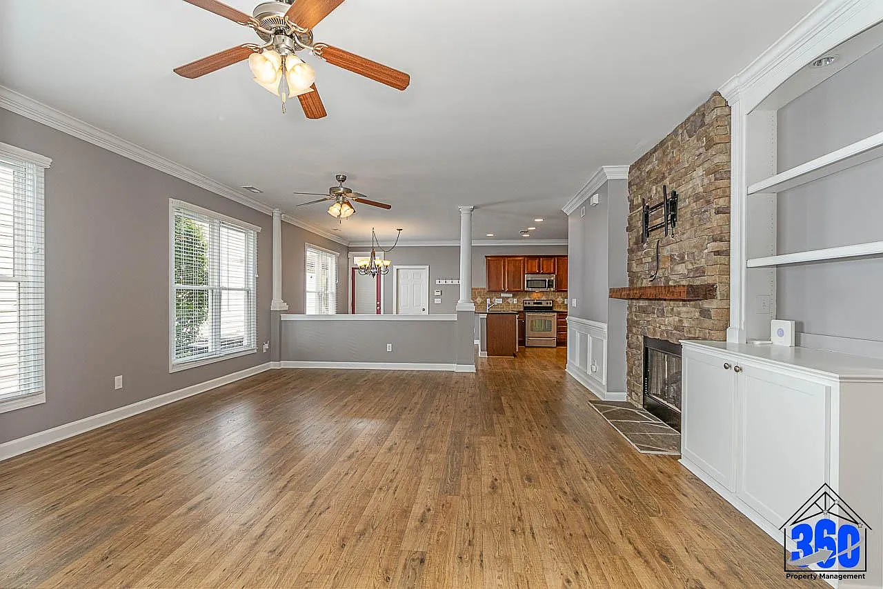 3 bed, 2487 sqft, $2,700 — Photo 4