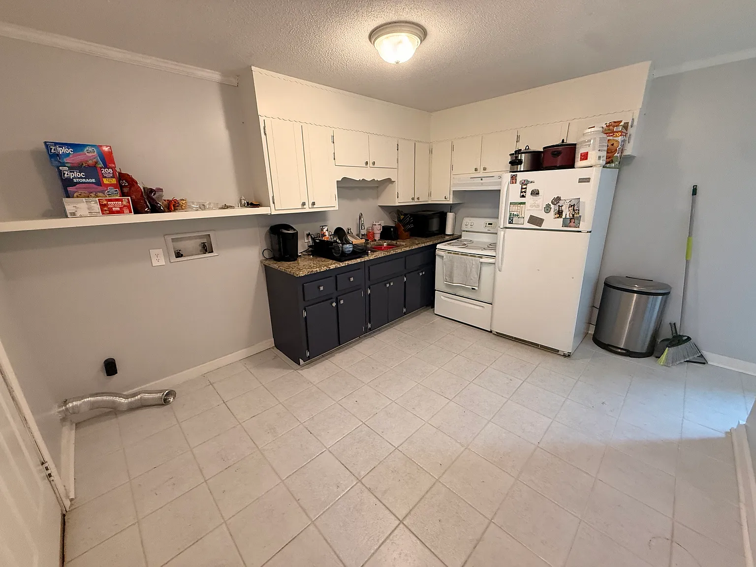 2 bed, 900 sqft, $1,350 — Photo 2