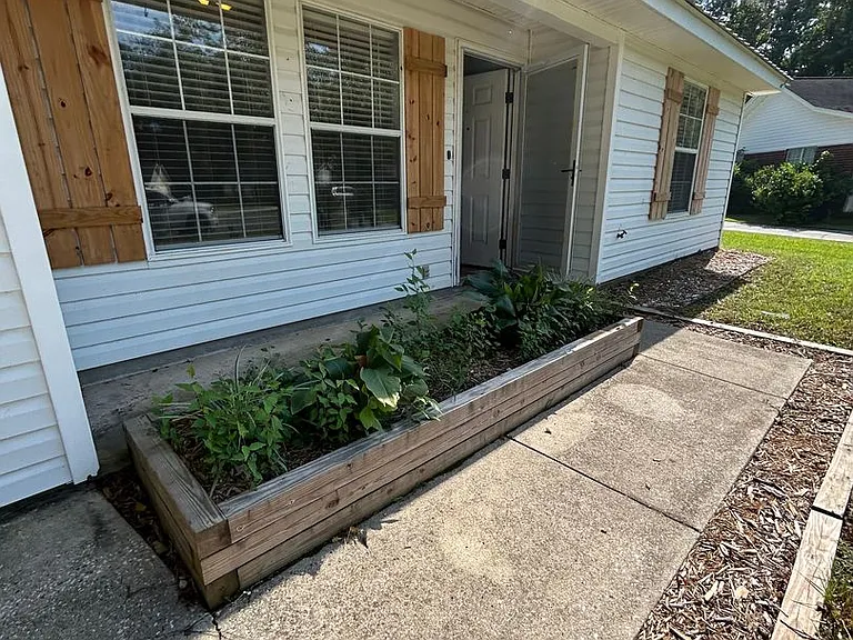 141 Oakwood Dr — Photo 4