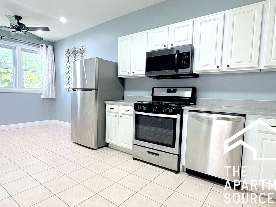 1st image of 3927 N Whipple St #2