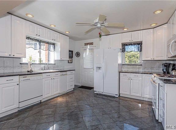 5th image of 31 Wantagh Ave