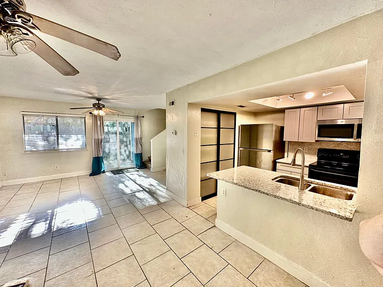 2858 Wonderwood Ln — Photo 27