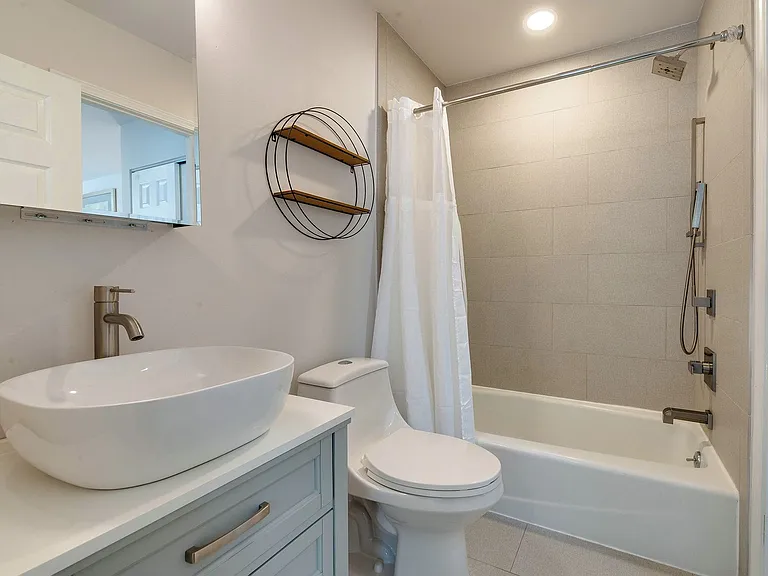 9006 Saint Thomas Ln — Photo 36