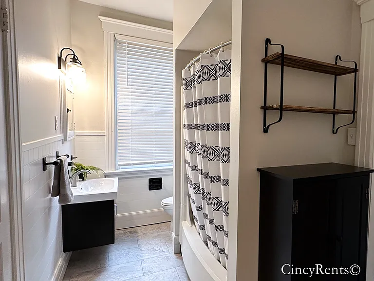 2552 Erie Ave #1 — Photo 19