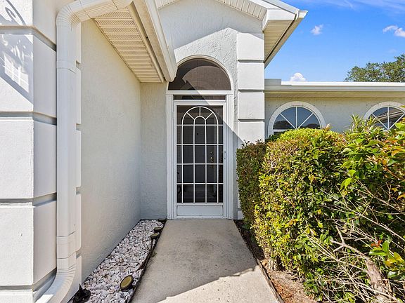 5th image of 6875 Bronte Circle