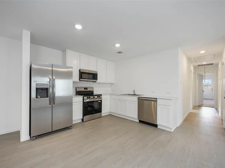 385 Lucia Way — Photo 9