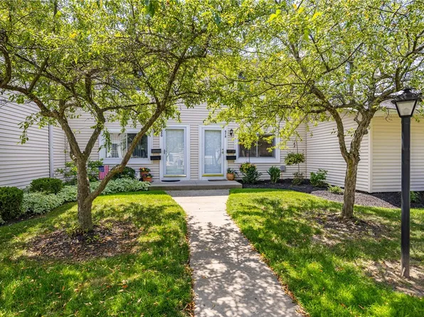 678 Eastbrooke Ln, Rochester, NY 14618