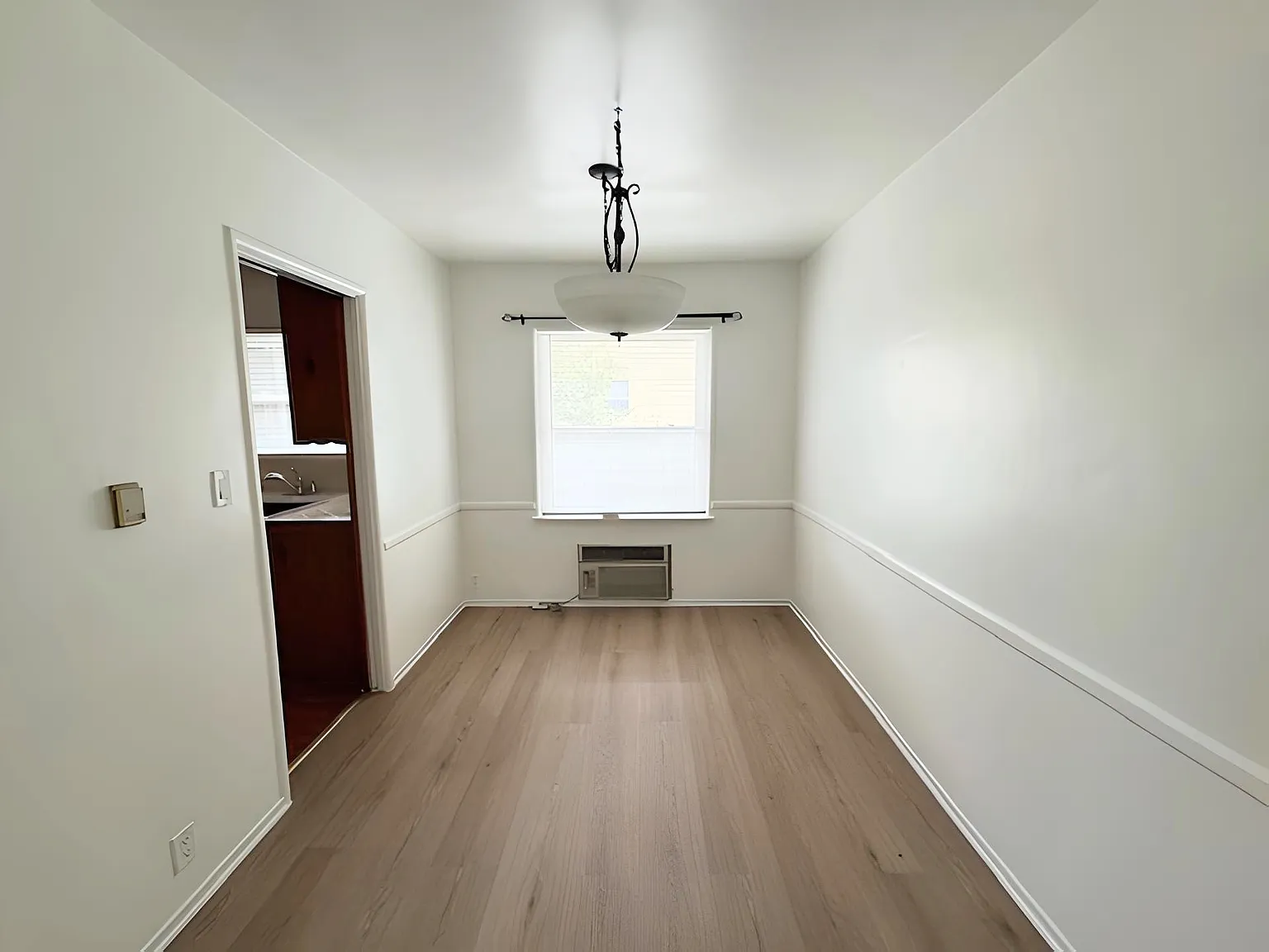 $2395/14914 Bassett St. Renovated Lower Level 2br, 1 Bth, Washer/Dryer Hookups! Van Nuys At Van Nuys — Photo 3