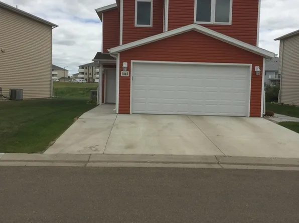 1045 Madison Ln, Bismarck, ND 58503