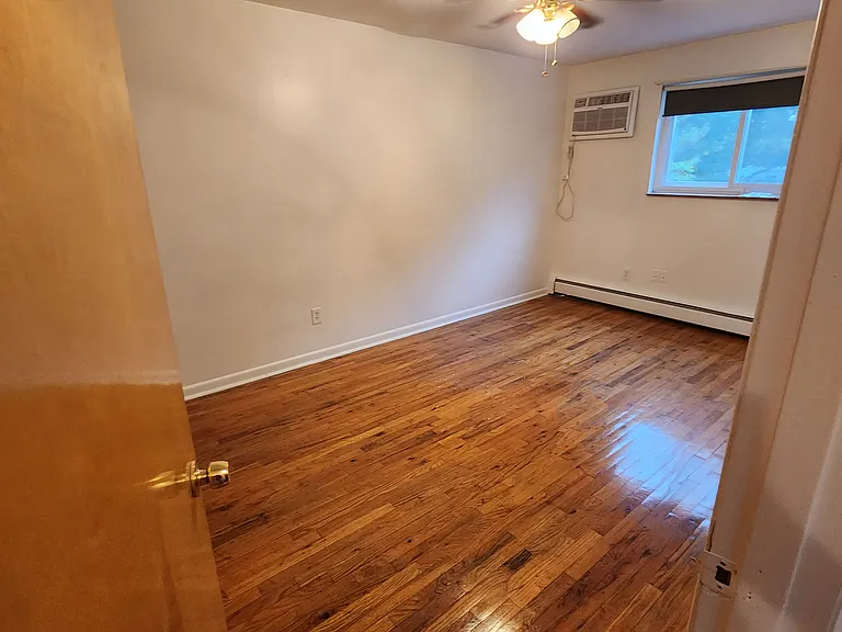 2528 Vera Ave #3 — Photo 8