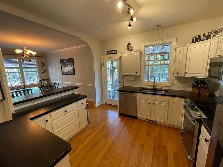 34 Woodbury Ln — Photo 11