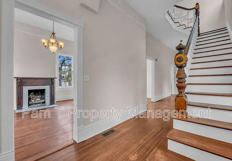 201 W 37th St #MAIN HOUSE — Photo 49