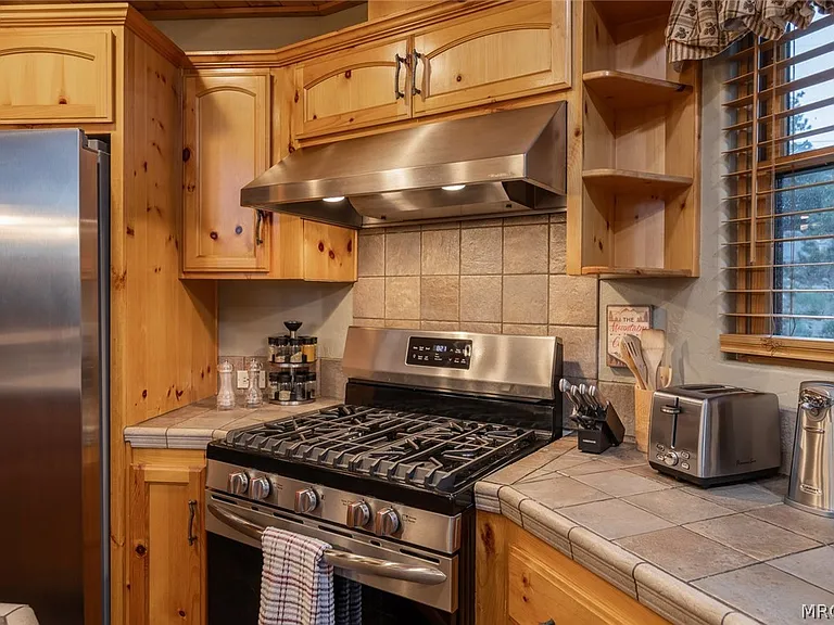 1165 Green Mountain Dr — Photo 13