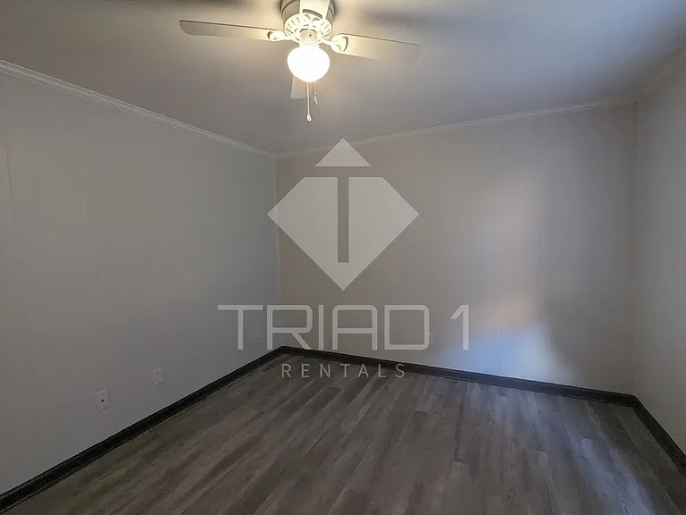 804 Meadow Ridge Ct — Photo 13