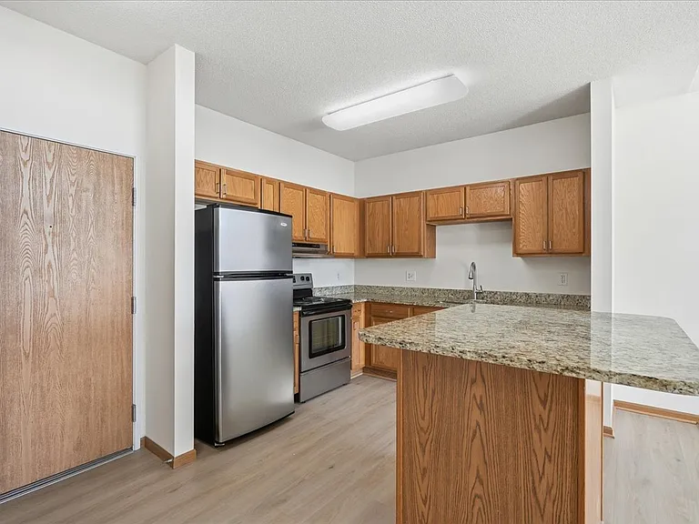 Crown Villa Apartments — Photo 30