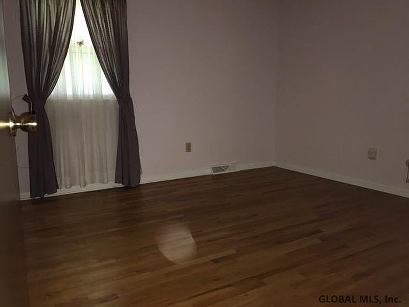 5th image of 14 PRESCOTT Street