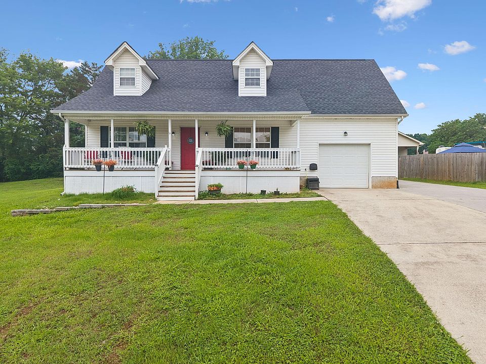 1st image of 140 Apple Valley Ct NE
