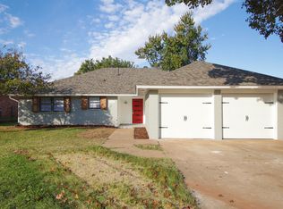 909 Jupiter Rd, Edmond, OK 73003