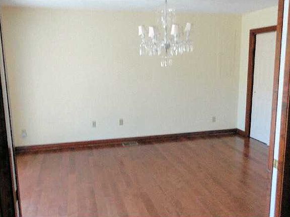 3rd image of 1136 Birdneck Lake Dr