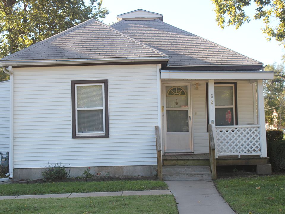 1st image of 821 W Walnut St