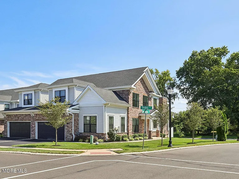 2 Dogleg Ln — Photo 2