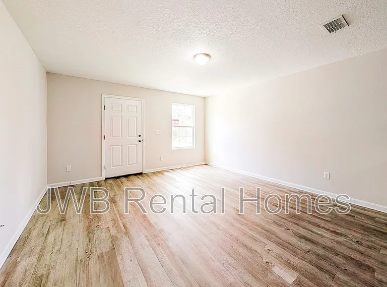 8474 McGirts Village Ln — Photo 4
