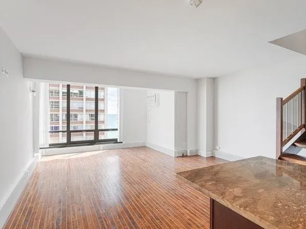 The Duplex Tower, 6166 N Sheridan Rd APT 28J, Chicago, IL 60660