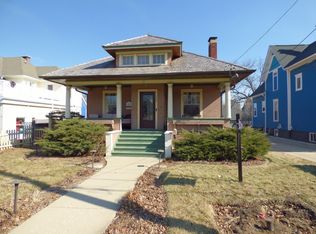 121 Monroe St, Elgin, IL 60123