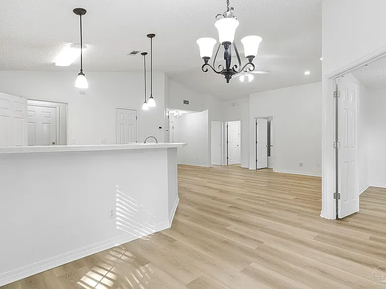1108 Simpson St — Photo 10