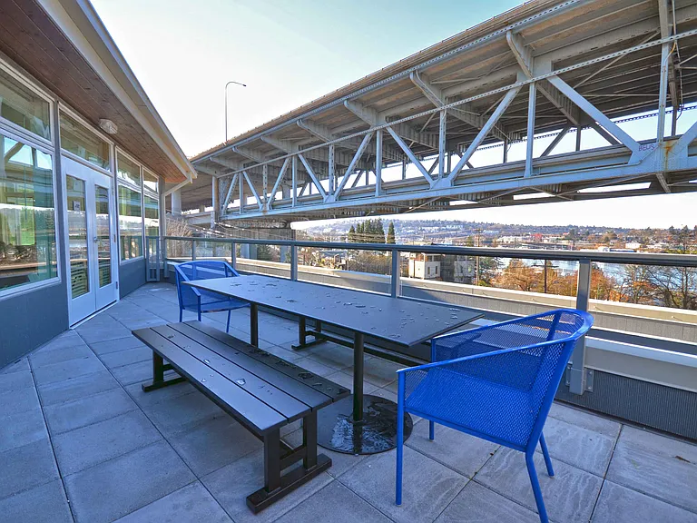 Larson Building — Photo 15
